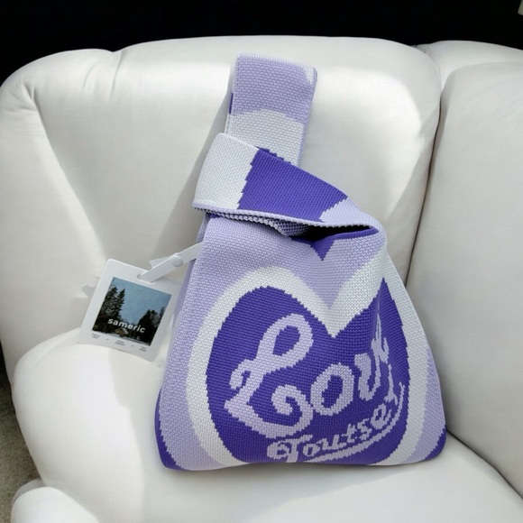 NWT Purple Love Heart Compact Stylish Essentials Handheld Bag - Picture 3 of 10